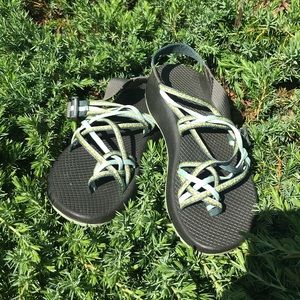 🌸Women’s Chaco Sandals in Blue/Green🌸